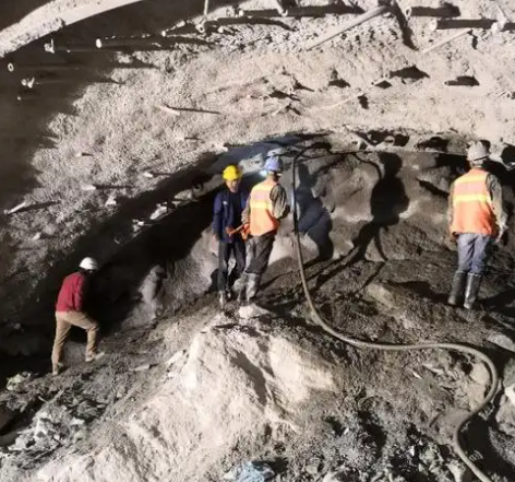 晋安拱顶带模注浆料的施工流程及注意事项